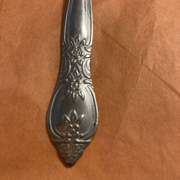 Gibson By Treasure Stainless Oval Soup Spoon China 6 7/8 Inches - Picture 2 of 7